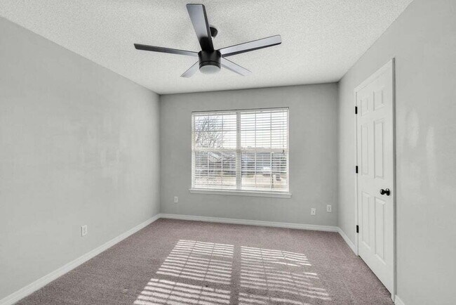 Building Photo - LAKE FRONT HOME & GATED COMMUNITY WITH COMMUNITY POOL IN NAVARRE!