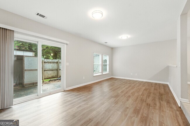 Building Photo - 2017 Oak Park Ln