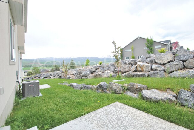 Building Photo - Mountain-View Townhome | 30 Minutes to Ogden & Close to Snowbasin