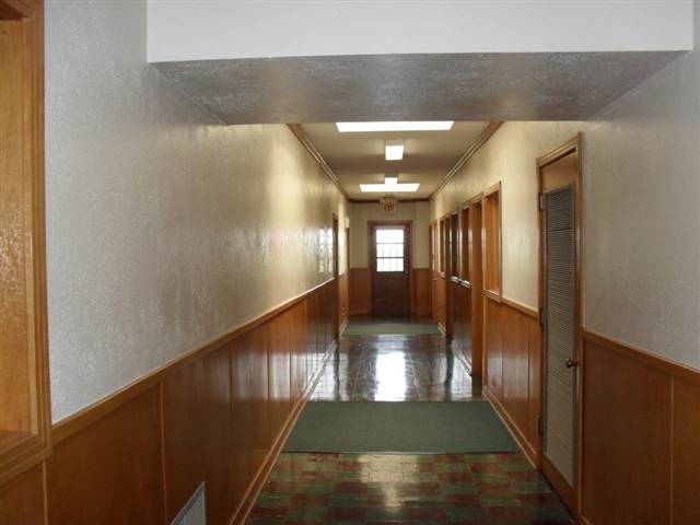 Building Photo - 800 E Broadway Ave
