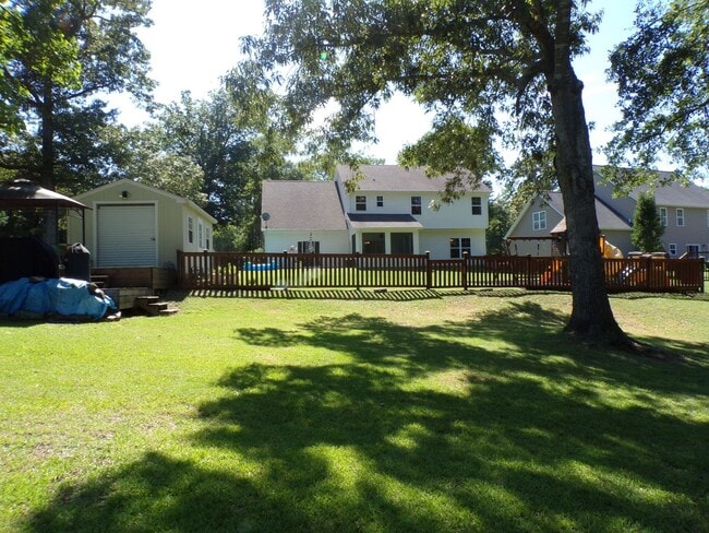 Building Photo - 4 Bedroom 2.5 Bathroom located in Old Mill...