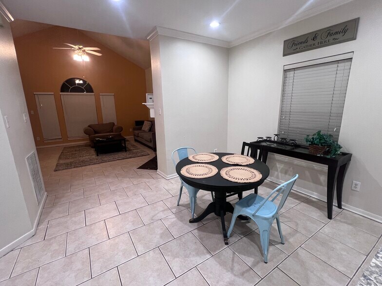 Building Photo - 2324 Sheridan St