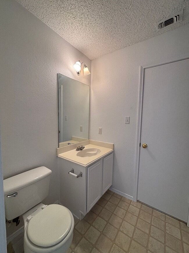 Building Photo - 7562 Kings Tr