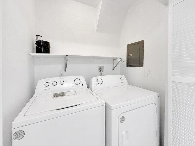 Building Photo - Great 3B/2BA Condo in El Cajon!