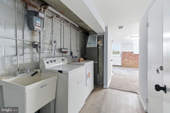 Building Photo - 2816 Woodbridge Rd