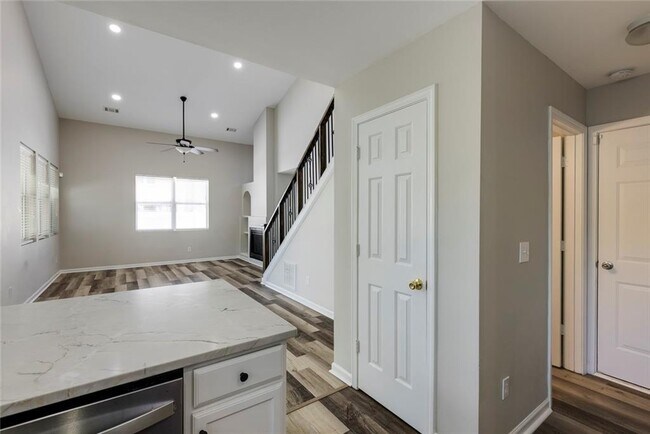 Building Photo - 283 Hiawassee Dr