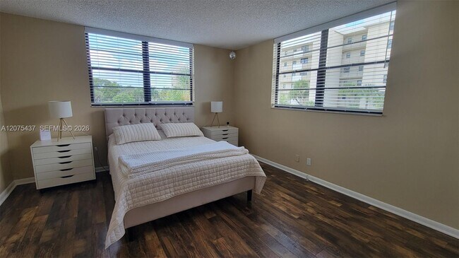 Building Photo - 2410 Deer Creek Country Club Blvd