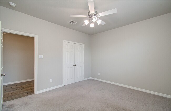 Building Photo - 1705 Bayway Dr