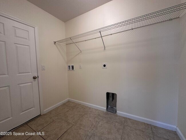 Building Photo - 1526 Litchfield Dr