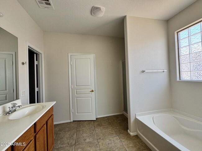 Building Photo - 43565 Eddie Way