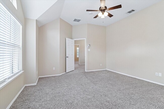 Building Photo - Spacious 3 Bedroom, 2 Bath on a Corner Lot