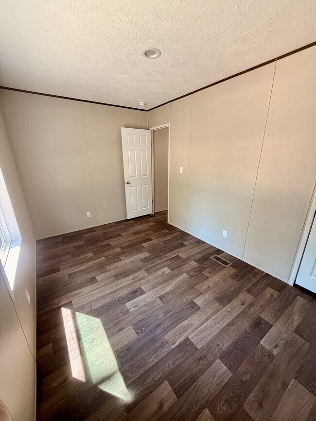 Building Photo - 415 Co Rd 3333