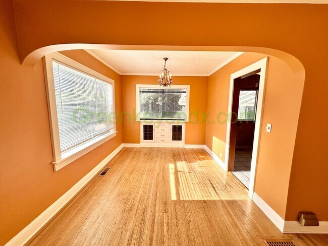 Building Photo - Wow! Amazing 3-bedroom 1-bath house with large fully fenced backyard