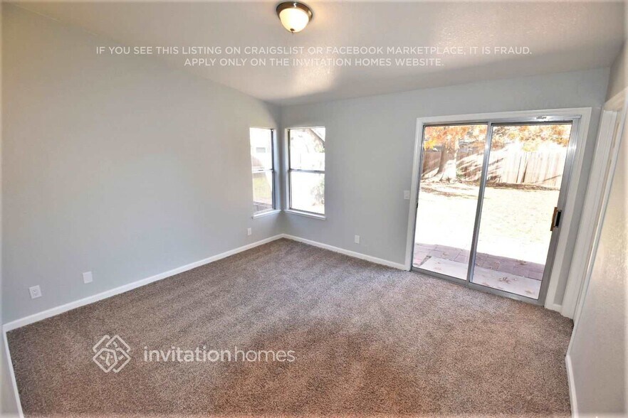 Building Photo - 8121 Pine Oaks Ct