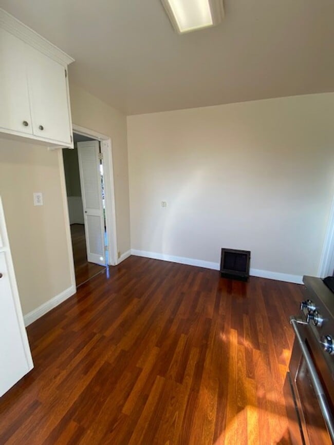 Building Photo - Maple Park LARGE 2 BR/ 2BA with 2 Car Garage & Large Fenced Yard