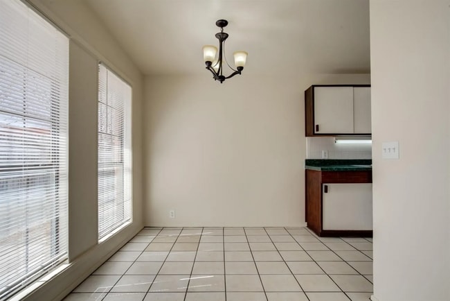 Building Photo - Wonderful 3/2 in Central Lubbock!