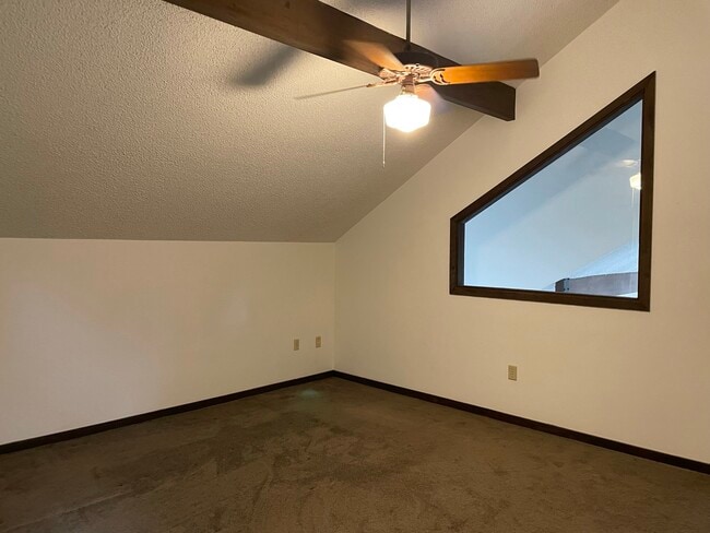 Building Photo - 1375 Cameron Ave