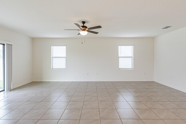 Building Photo - 2214 Capital Dr