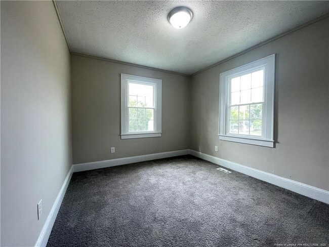Building Photo - 216 Oakland Dr