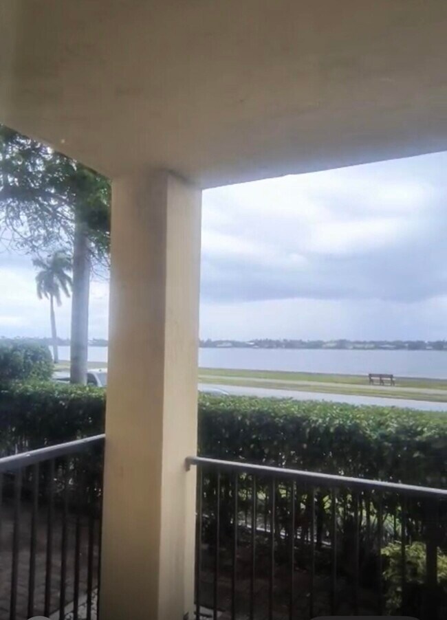 Building Photo - 1801 N Flagler Dr