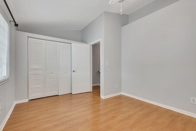 Building Photo - 2856 Belmont Ln