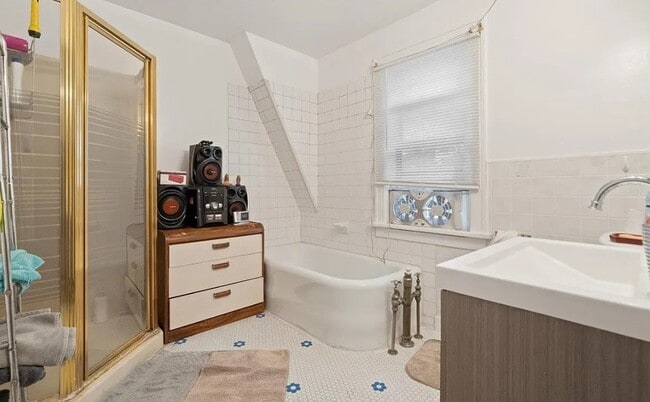 Primary Photo - 555 Lorraine Ave