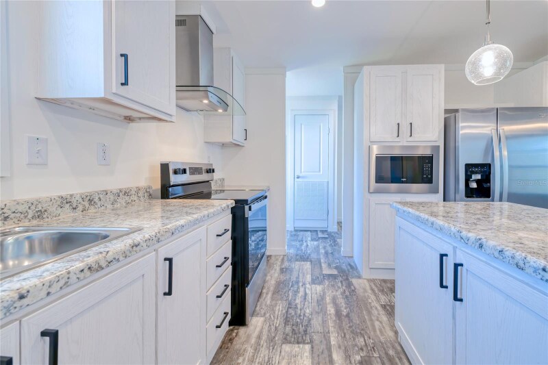 Building Photo - 6720 Villaview Dr