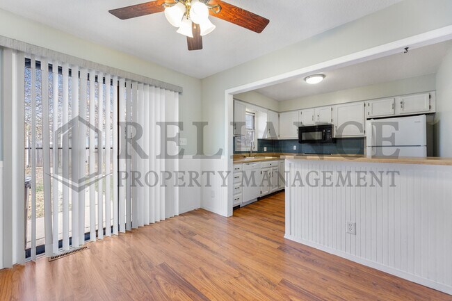 Building Photo - 605 S Kessler St