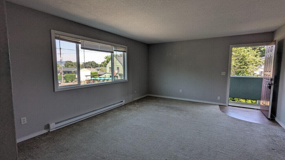 Living room - 2910 SE Gladstone St