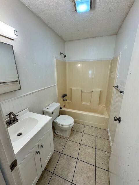 Building Photo - 280 S Hill Ave