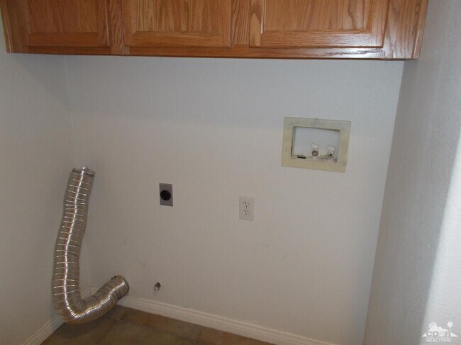 Building Photo - 9641 Vista Del Valle