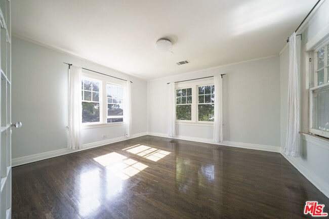 Building Photo - 1081 S Rimpau Blvd