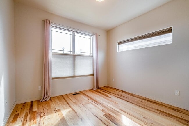 Building Photo - 5-bedroom, 3-bathroom home located in Windsor, CO.