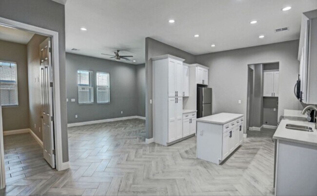 Building Photo - CALVADA VALLEY U3 - Galaxy Street