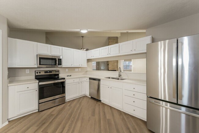 Building Photo - 2406 Heathergold Dr