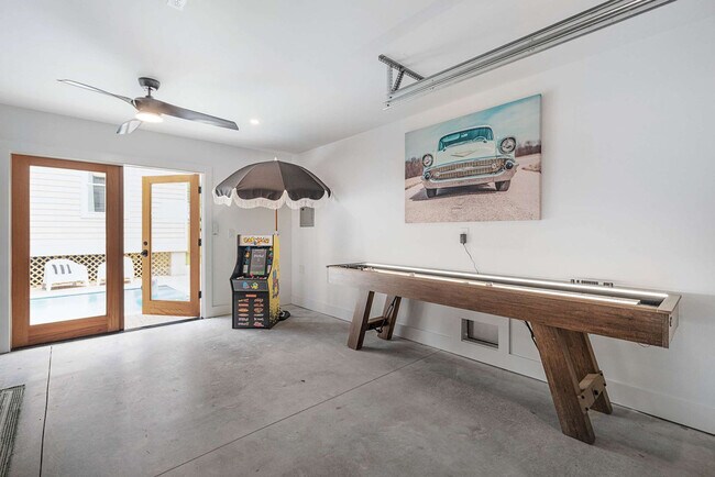 Building Photo - 30 W Castillo Dr