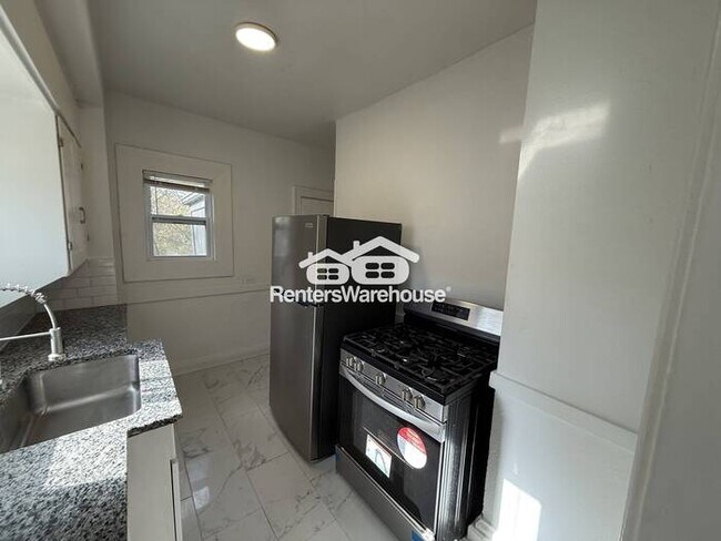 Building Photo - Updated 5 Bedroom/ 2.5 Bath Home In KCMO *READY NOW*