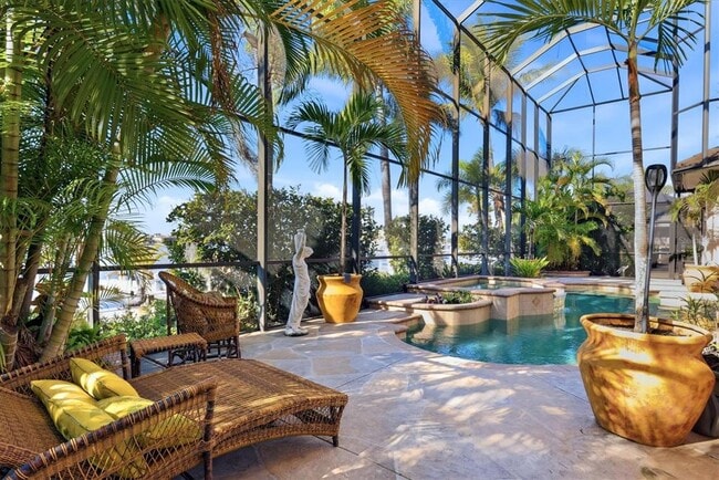 Building Photo - 1007 3rd St E