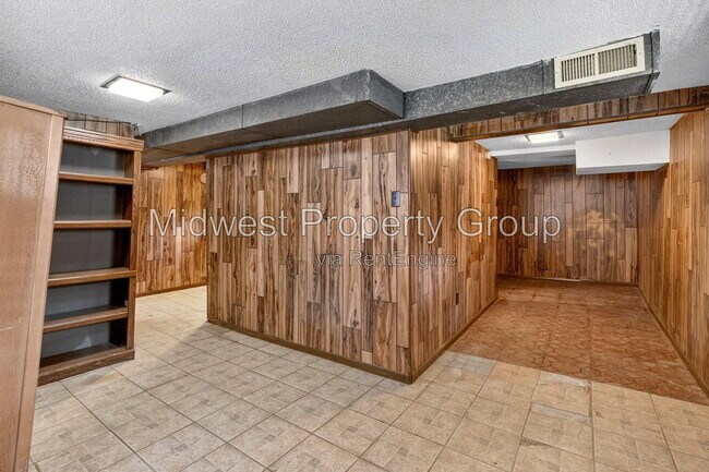 Building Photo - 1208 Verl Pl