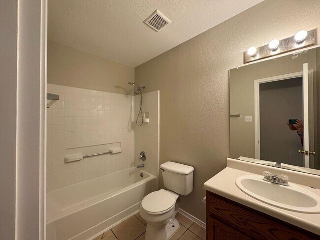 Building Photo - 126 Salado Dr