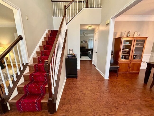 Building Photo - 5 Milestone Manor Ct