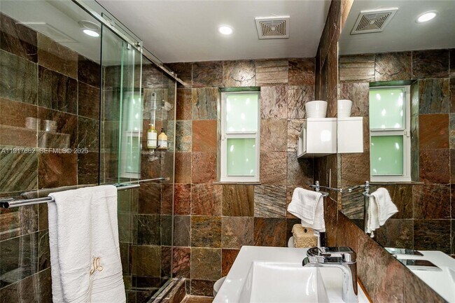 Building Photo - 1360 SW 16th St