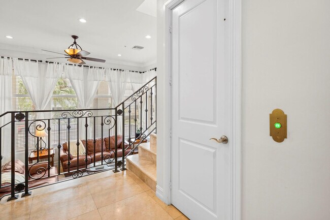 Building Photo - 514 N Birch Rd