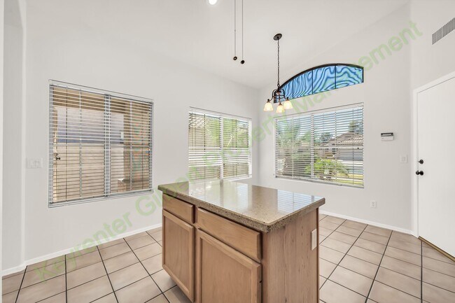 Building Photo - 1284 W Kingbird Dr