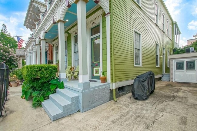 Building Photo - 1446 St Mary St