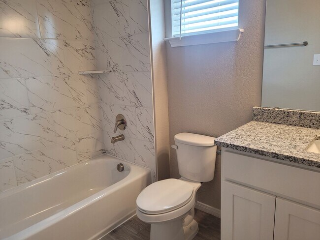 Building Photo - Brand New Townhome 3/2.5 I-10/1604