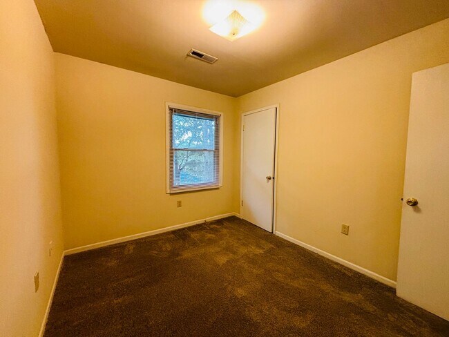 Building Photo - 1741 Donlee Dr