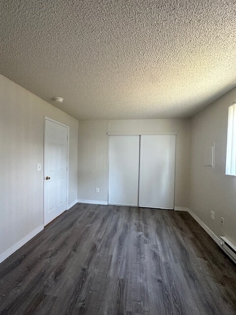 Building Photo - 1 - Bedroom Apartment, Corner Unit, Downstairs, Near Transportation