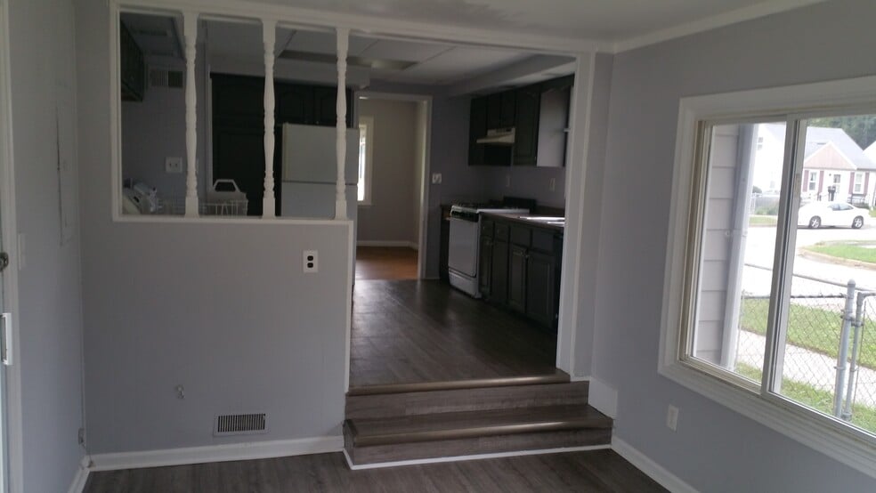 Building Photo - 8746 Hudson Ave