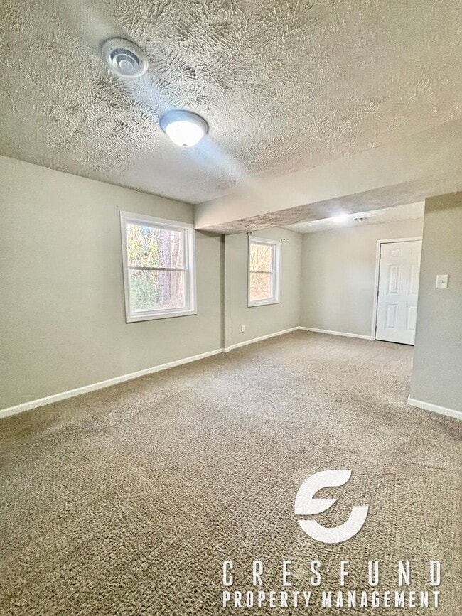 Building Photo - 4 BED, 2 BATH AVAILABLE AND READY FOR MOVE IN TODAY!